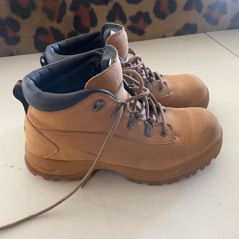Nike ACG All Conditions Gear Hiking Boots Women’s Size 8 Tan